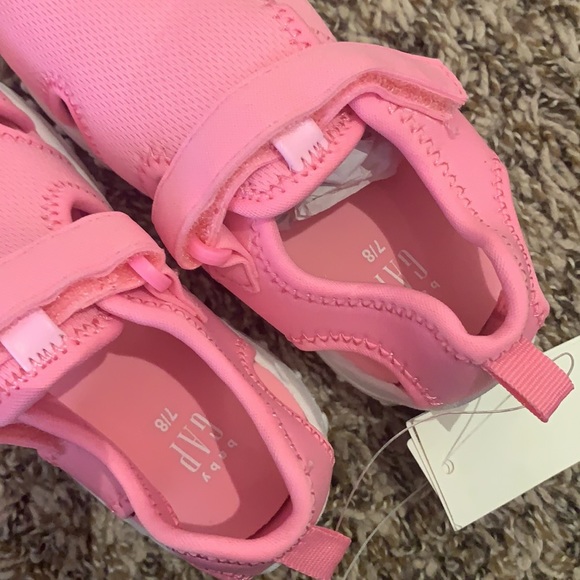 Gap Closed Toe Sandal Size 7/8 - Picture 3 of 3